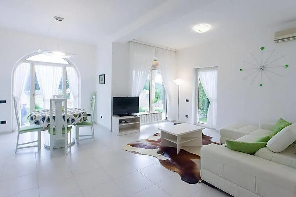 Villa Vizula Medulin 3*,  Croatia